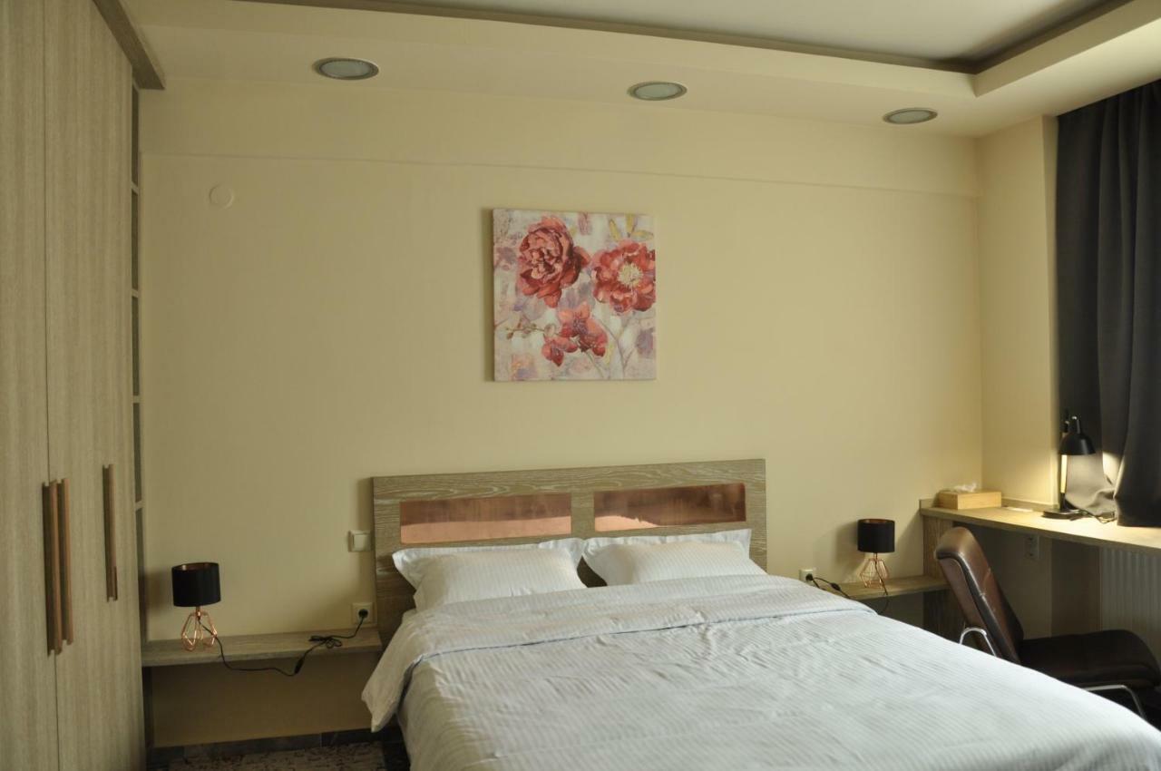 Agias Sofias Street Luxurious * Салоники